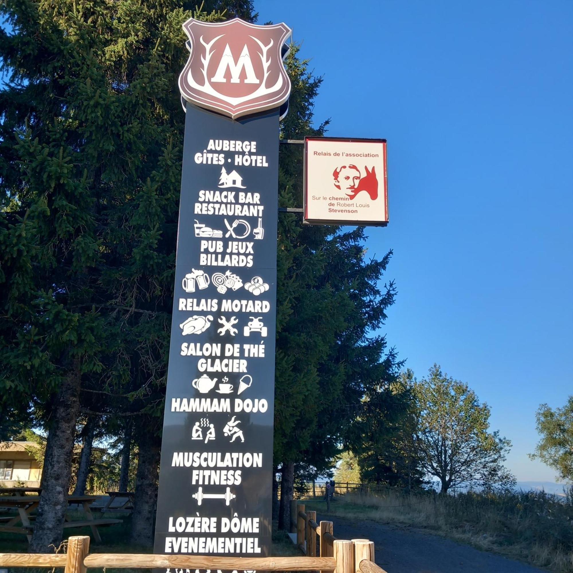 Montlo Relais Des Cerfs Hotel Cubieres Exterior photo